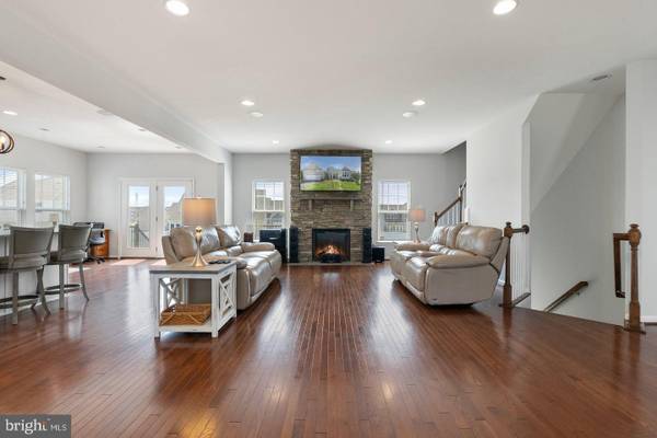 $649,999 / 4br - 4763ft2 - 2017 Former Model Home (Charles Town)63953076163075122