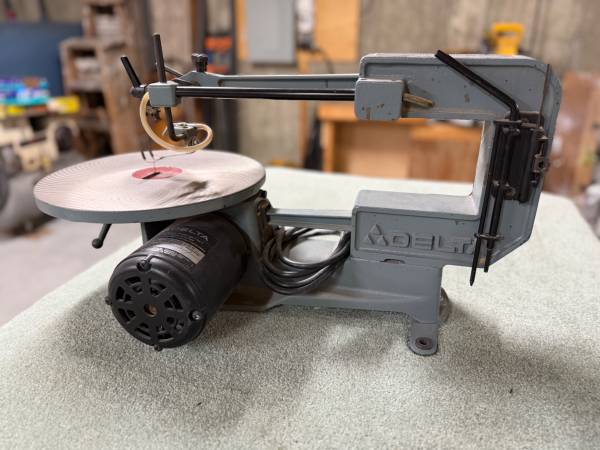 Delta 16" 2 Speed Scroll Saw 1