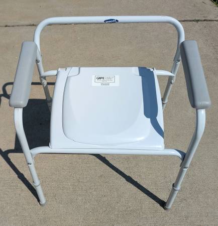 Invacare Commode 1