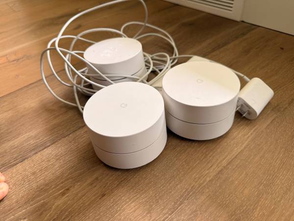 Google Mesh WiFi network system. 3 pack 1
