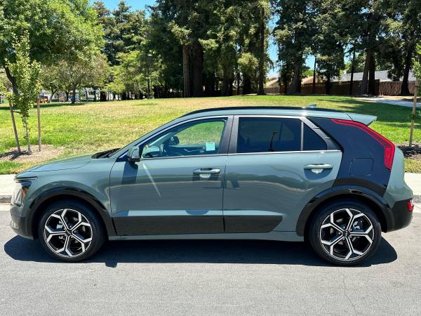 2025 kia Niro Hybrid SX Touring – Cityscape Green - $33,500 (san jose south)63623991440643122