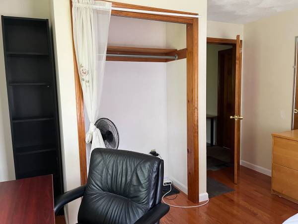 $1,200 / 3br - Se busca compañero de cuarto masculino o femenino profesional soltero en Billerica Ma63871320820867123