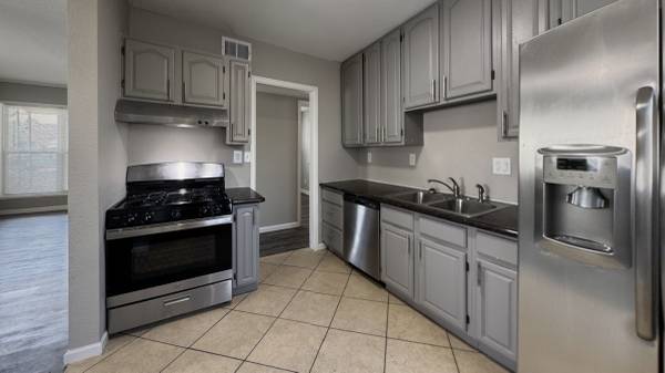 $2,380 / 3br - 1074ft2 - 3 Bedroom 2 Bathroom House in Aurora CO. 911 Zion St #911, Aurora, CO (Aurora)63973358480003120