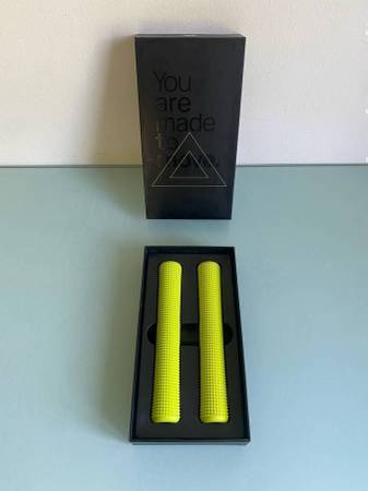 Naboso Sensory Sticks 2-Pound Hand Weights - Like New! - sporting