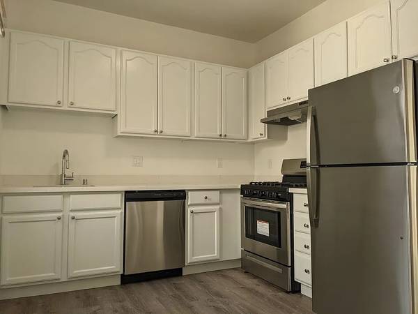 $950 / 1br - Remodeled 1 bedroom in the heart of the Mission 140 Julian Ave! (San Francisco)63785452690819123
