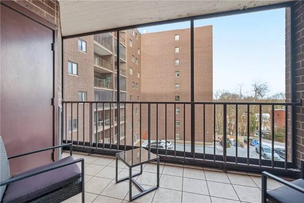 Beautifully renovated and fully move-in ready 1