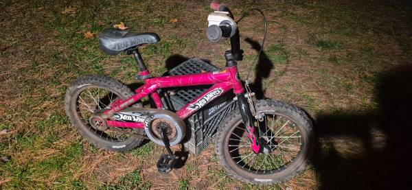 Hot Wheels 16" Bicycle 1