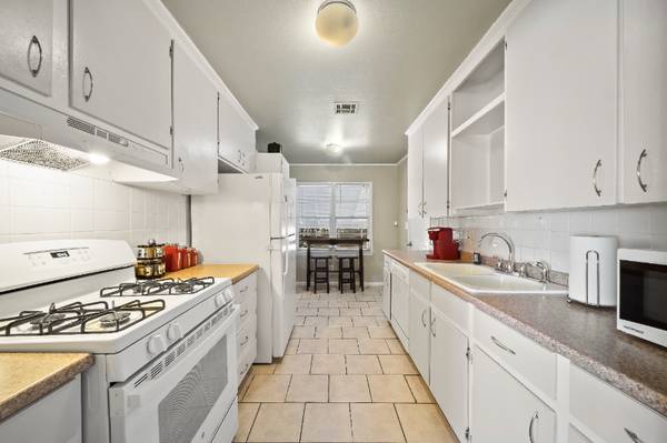 $3595.00 / 4br - 2091ft2 - 4/2 BR Ranch House on Golf Course in Broken Arrow63982129319938124