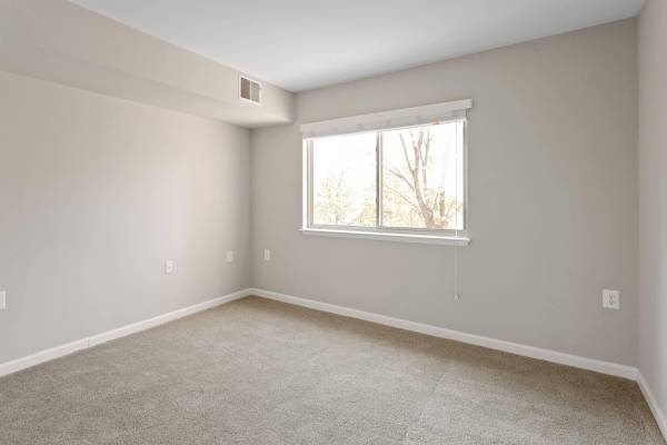 $2,386 / 2br - 1150ft2 - Walk-in Showers, Carpeted Bedrooms, Cable Ready (9705 Clocktower Ln, Columbia, MD)63685908961155123