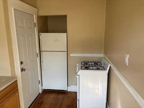 $2,150 / 1br - 500ft2 - Bright Apartment - Heat & Hot Water Included - Medford - Available Now (Medford)64213548101761122