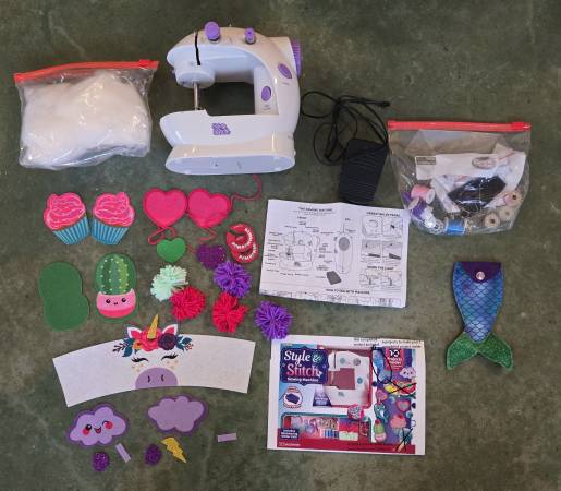 Style and Stitch Sewing Machine with 6 projects to make 1