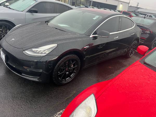 Used 2018 Tesla Model 3 1