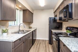 $1,470 / 2br - 960ft2 - Pet Friendly Town Home with Washer & Dryer! (C Ave & Boyson Road NE)63679441405057120