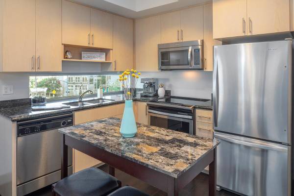 $1,707 / 596ft2 - Fitness Center, Elevator, Controlled Access Bike Storage (Pearl)63820824309635123