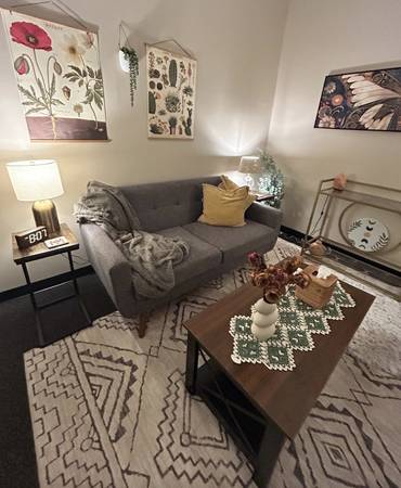 $200 / 120ft2 - Beautiful Office Available for Sublet 7th Ave in Hendersonville64029372755074123