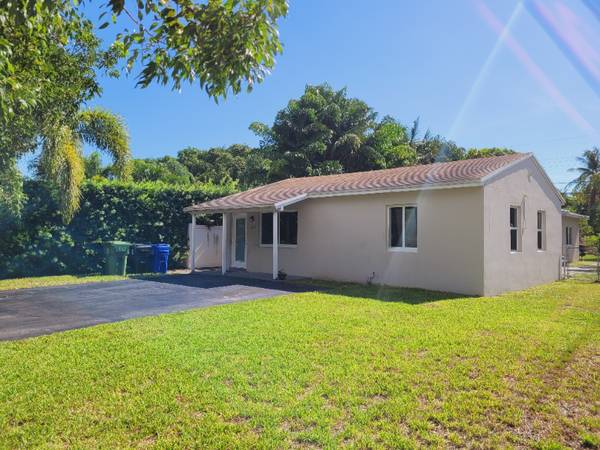 $2500.00 / 3br - 1200ft2 - Comfortable 3 Bed, 2 Bath Corner Home in Fort Lauderdale - $2500/mo63825139179777121