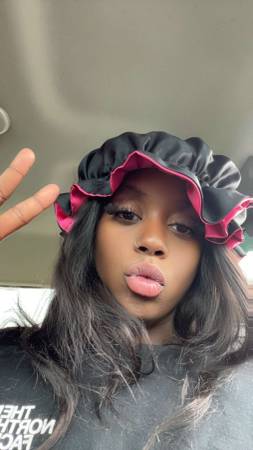 LOOKING FOR SOMEONE TO HANGOUT 1