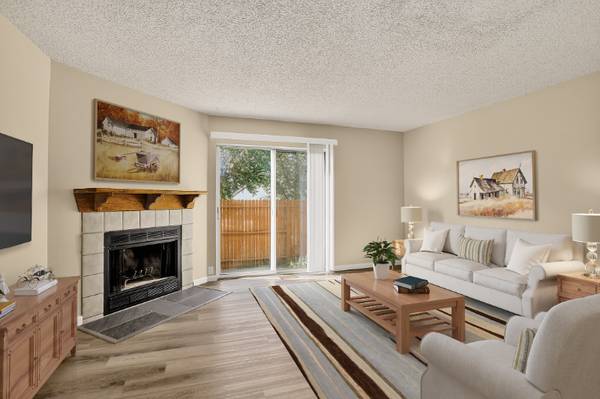 $1750.00 / 3br - 1495ft2 - Spacious Updated Townhome in Gated Community63686763653635123