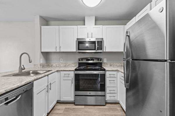 $1,580 / 1br - 722ft2 - Move-in Special: 1 Month Free on Selected 1-Bedroom Units!63787014697091124