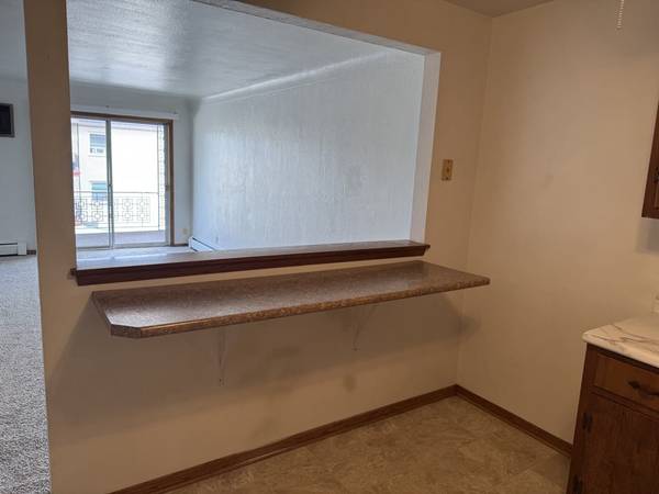 $1,225 / 1br - 750ft2 - LARGE ONE BEDROOM APT.WITH GARAGE AND PATIO (ST. PAUL, MN)63990382949379123