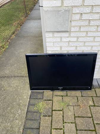Samsung television / TV - excellent condition 1