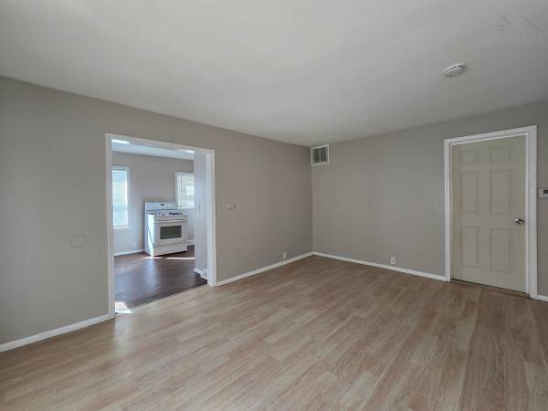 $1,150 / 2br - 782ft2 - Hazel Park Home for Lease! (Hazel Park(Vance))63926727550083121