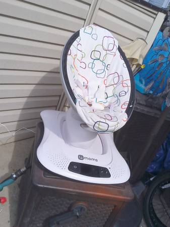 4MOMS Mamaroo Baby Swing  4Moms Baby chair - $50 (Staten Island)63471379723009120