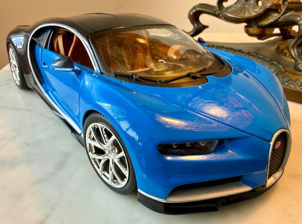 Burago Bugatti Chiron Blue/Black 1:18 Diecast 1