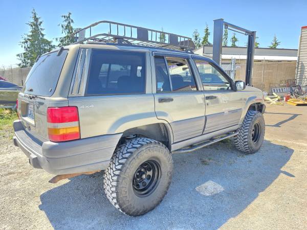 ¡Jeep Cherokee 4x4 elevado de 1997! - $3.700 (Stanwood)63470611515905122