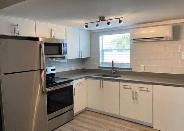 Upgraded Lighting, Built-in Microwave, Studio/1B 1