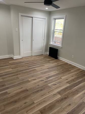 $1,495 / 2br - 850ft2 - 2 BR renovado en dos niveles en Spring Garden / al este de Fairmount. ¡Con aire acondicionado! (Spring Arts / Spring Garden)64024499084803120