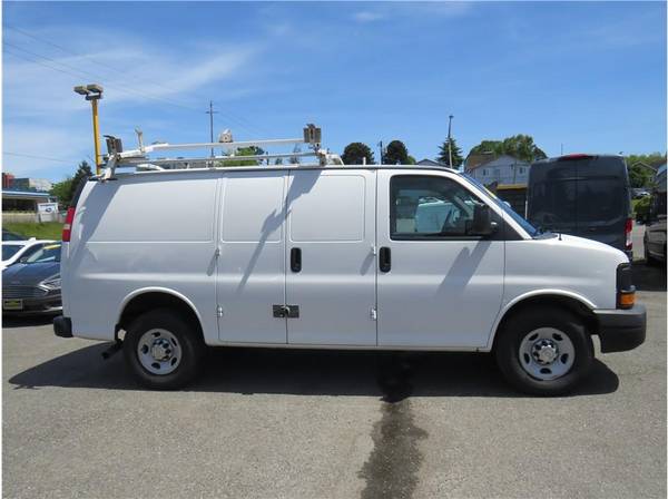 2010 Chevrolet Chevy Express 2500 Cargo Van 3D ESPECIALIZADOS EN CRÉDITOS BUENOS/MALOS. ¡- $6,995 (+ West Motorsports Inc)63617379468163123