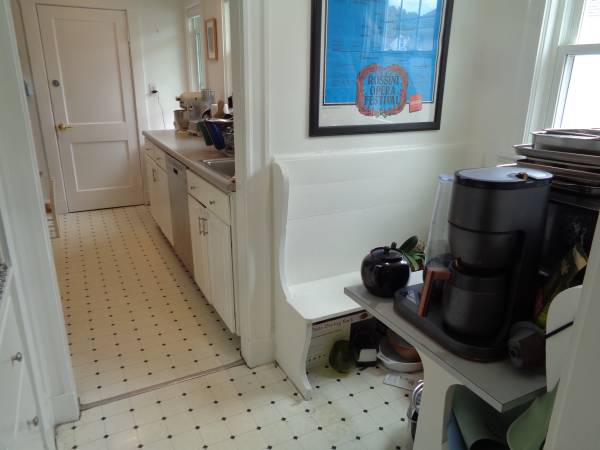 $3,700 / 3br - 1560ft2 - Green area based 3 bed with Stately updates, Sun & Energy ! October 1 (Belmont)63620245951107123