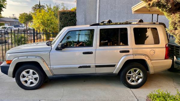 2008 Jeep Commander necesita un buen hogar - $1,200 (Burbank)63624654121089123