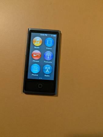 Excellent condition 7th Gen 16GB Nano with charging sync cable 1