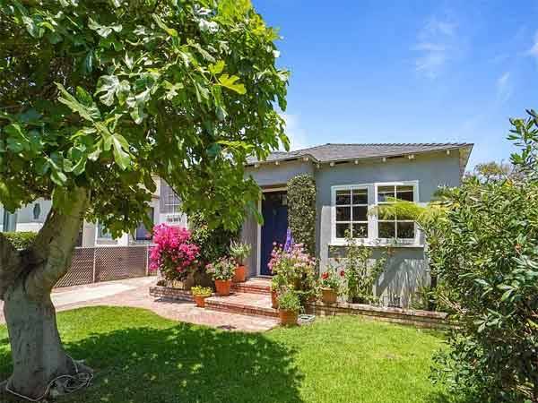 $2,000 / 3br - ❂💕Encantadora casa de 3 DORMITORIOS con patio delantero ❂💕 (12125 Herbert St, Los Angeles, CA)63700939107715120