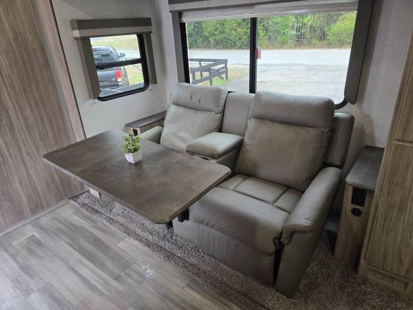 2022 Winnebago 2327TB MINNIE