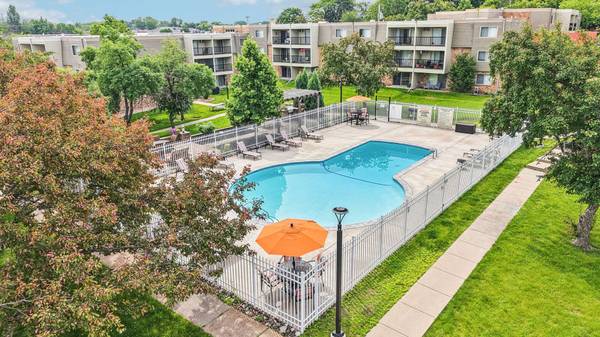 $1,775 / 2br - 976ft2 - 2 bedroom, New Hope MN, Controlled Entries (8015 36th Ave N, New Hope, MN)63990227022338121