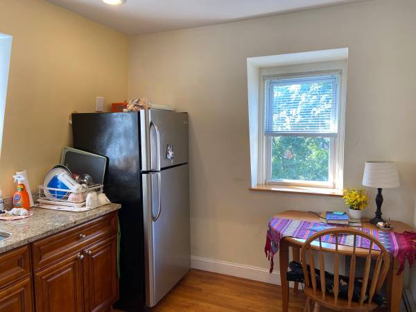 $1,860 / 1br - 700ft2 - Newly Renovated - Sunny Spacious One Bedroom Apartment (Malden Center)63856229644417121