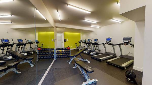 $1,350 / 1br - 549ft2 - Chic 1 BR/1 BA-Courtyard, Fitness Studio & On-Site Retail Awaits (Event District)63956648264323123