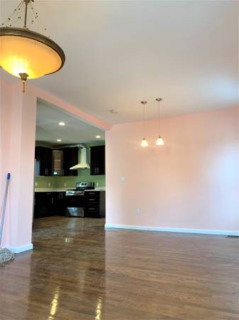 $3,995 / 5br - Everett 5 Bed/2 Bath Single-Family Home | Near Broadway63699276372609122
