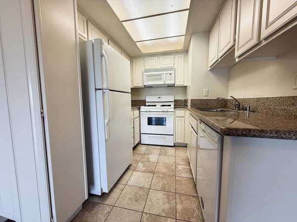 $4,320 / 2br - Near UCLA! Apply Now! Westwood 2BR 2BA w/ Laminate/Carpet Floors (Westwood 90024/UCLA)63812226016129124