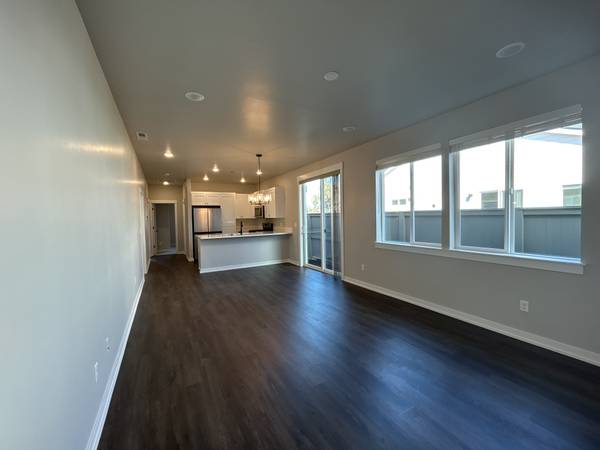 $2,295 / 2br - 1089ft2 - OFERTA DE INGRESO! - 20681 Iron Horse Lane - 2 Habitaciones / 2 Baños (Bend)63839290938499122