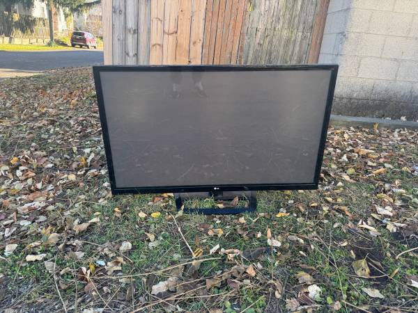 Plasma TV Free -works Merion Village 1