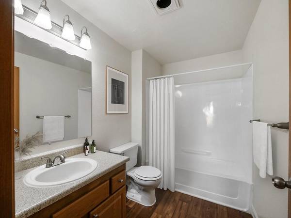 $1,325 / 1br - 675ft2 - Reserve Today, Large Closets, On-Site Management, Balconies/ Patios63995108570243123