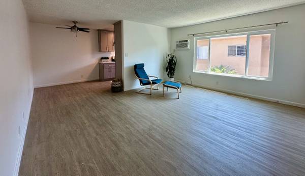 $2,275 / 1br - 700ft2 - Spacious 1 Bedroom Apartment with Private Pool (Sherman Oaks)63701185944195122