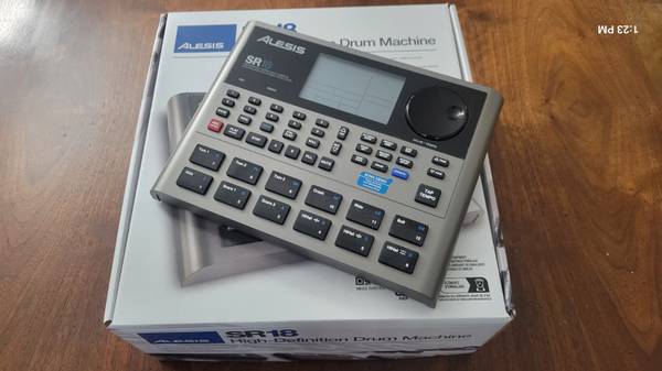 Alesis SR18 Drum Machine - like new in box 1