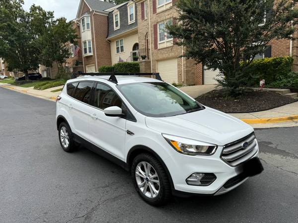 2018 Ford Escape 140k miles - $5,90063618565442819123