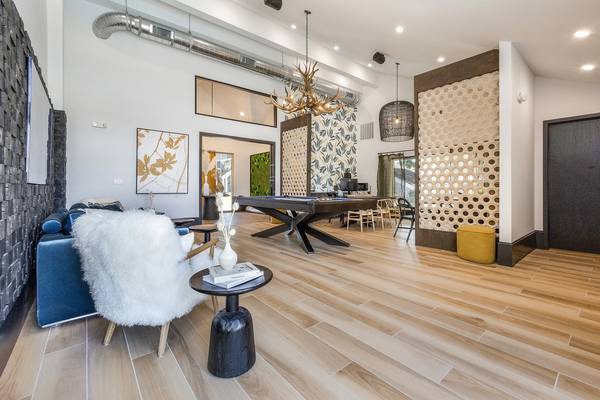 $1,455 / 1br - 718ft2 - Ventiladores de techo, amplio espacio de armarios, techos abovedados (1771 South Quebec Way, Denver, CO)63973354789379121