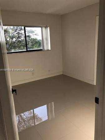 $3,000 / 3br - 1228ft2 - 3 bed 2 bath Condo (Weston)64051002640899124